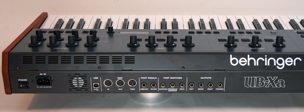 behringer ub-xa synthesizer back