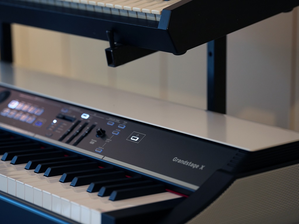 Korg Grandstage X Stagepiano Stativ