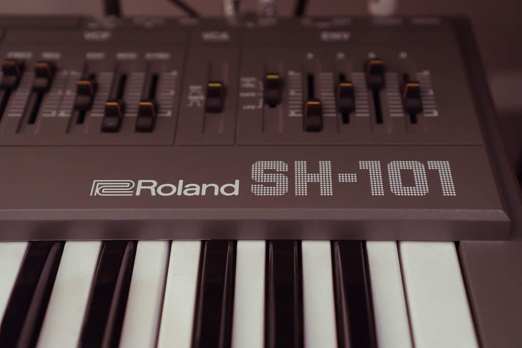 Roland SH-101